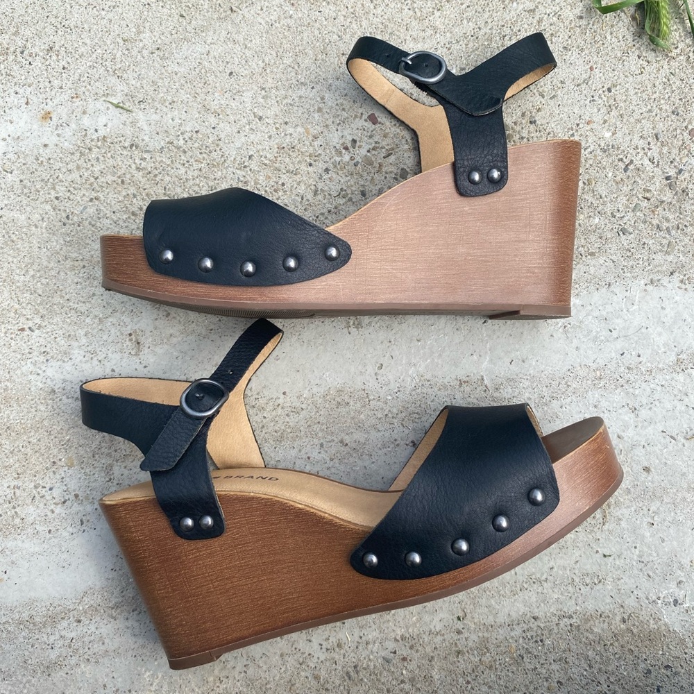 Lucky Brand women’s Zashti wedge Black leather